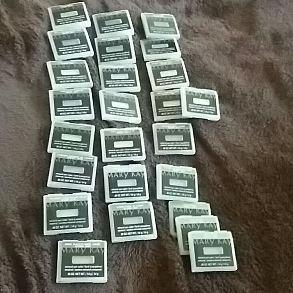 ⛵4 for $20 Mary kay mineral shadows